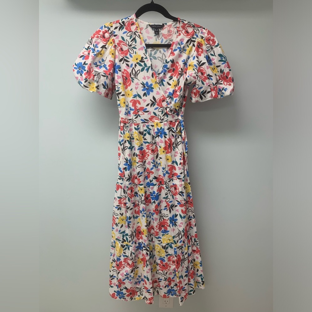 Woman dress, short puff sleeves, a line